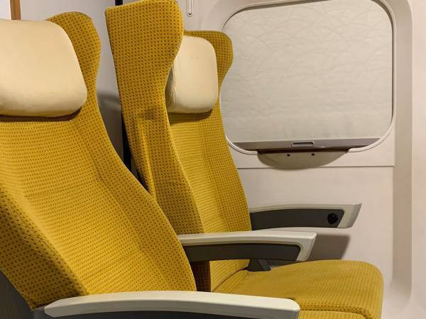 「こんな夫婦は少ないと思う」　新幹線の座席で食事をする写真の真相に「ウソでしょ？」