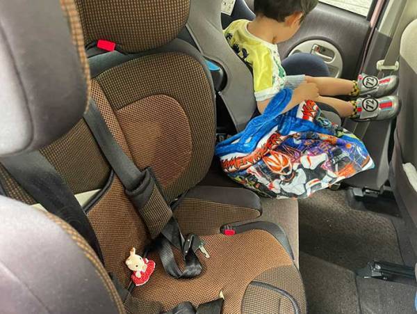 外出時、２歳息子が持ち出した『ある人形』に「尊い」「心が浄化された」