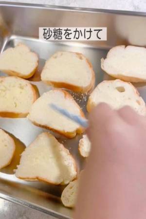 まさかクルトンに…？　コストコディナーロールのアレンジが「天才だ！」