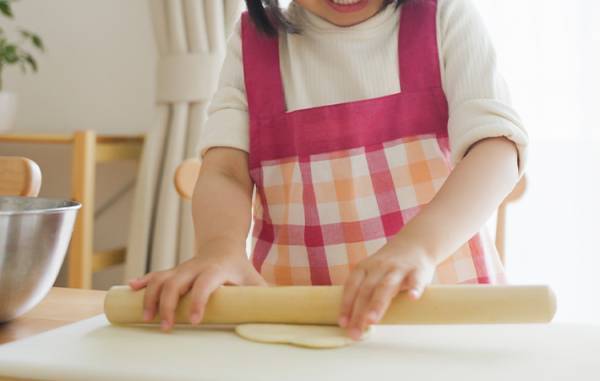 楽しいピザ作り中に２歳児が号泣　その理由に父親「ずっと笑っている」
