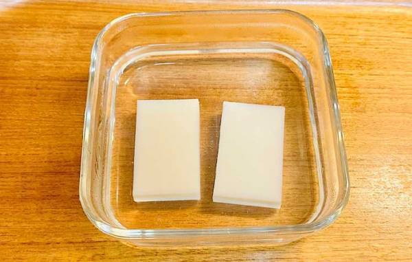 「簡単なのにおいしすぎ！」　レンチンでつきたての『プリプリ餅』を作る方法