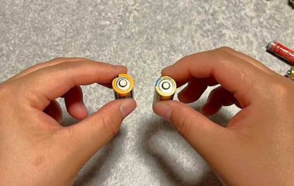 「どれが新品？」「古いのと混ざった…」　すぐできる乾電池の『残量チェック方法』が楽チンすぎ！