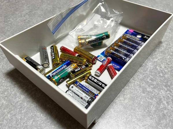 「どれが新品？」「古いのと混ざった…」　すぐできる乾電池の『残量チェック方法』が楽チンすぎ！