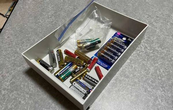 「どれが新品？」「古いのと混ざった…」　すぐできる乾電池の『残量チェック方法』が楽チンすぎ！