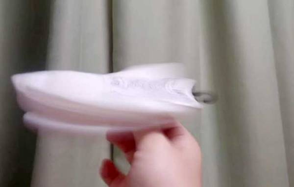 ハサミを一切使わずに『靴下のタグピンを取る方法』　「一瞬の出来事」「ダメージもない！」