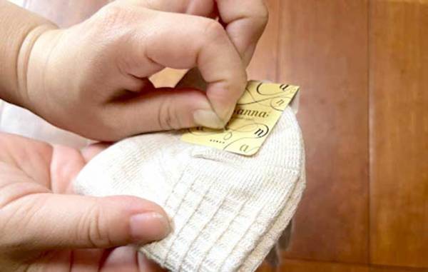 ハサミを一切使わずに『靴下のタグピンを取る方法』　「一瞬の出来事」「ダメージもない！」