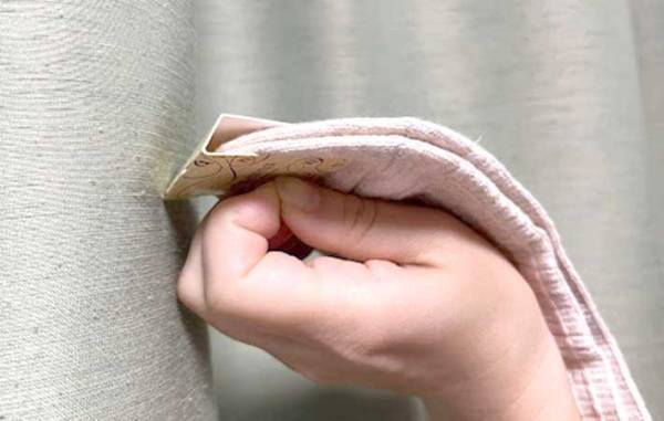 ハサミを一切使わずに『靴下のタグピンを取る方法』　「一瞬の出来事」「ダメージもない！」