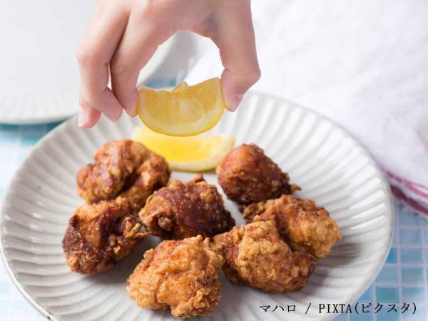 絞る時に気を使うレモン　汁の飛び散りを防ぐコツに「くし切りやめる」「すごくいい！」