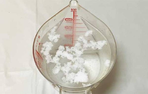 壁に染み付いたタバコの黄ばみを白くする方法に「早くやればよかった！」