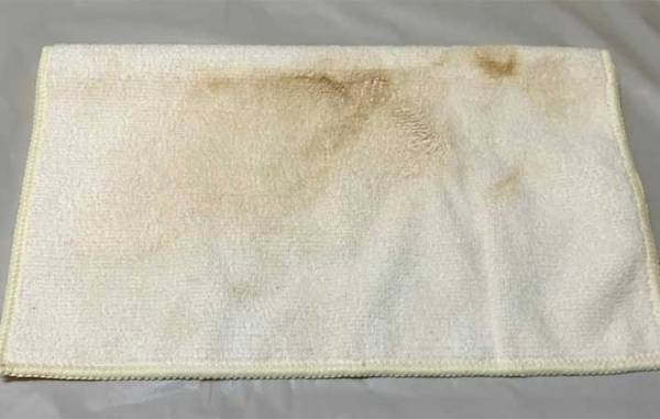 壁に染み付いたタバコの黄ばみを白くする方法に「早くやればよかった！」