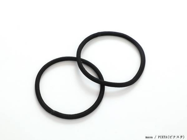 ヘアゴムを使わずに髪をまとめるテクに感動　「これは便利」「早速やるわぁ～」