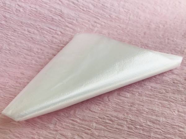 かさばるゴミ袋収納　グッと快適になる１００均アイテムが「ナイスアイディア」