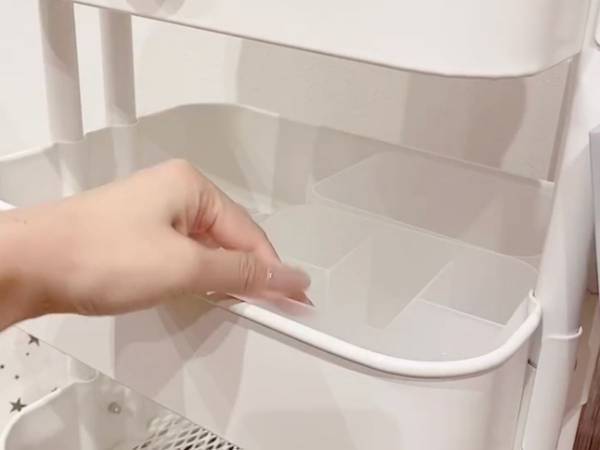 キャスター付きワゴンの収納、１００均グッズでさらに便利にするテクニック