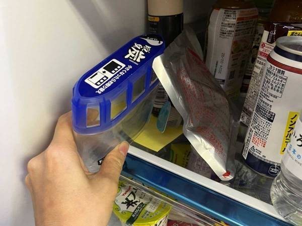 冷蔵庫のどこらへんに置く？　脱臭剤の『正しい置き場所』に「コレは知らなかった」