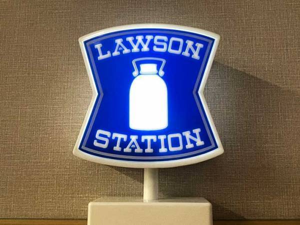 ネットで大バズり！　ローソンの看板『そのまんま』グッズを、実際に使ってみた