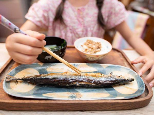 子供のノドに『魚の骨』が刺さった時の正しい対応