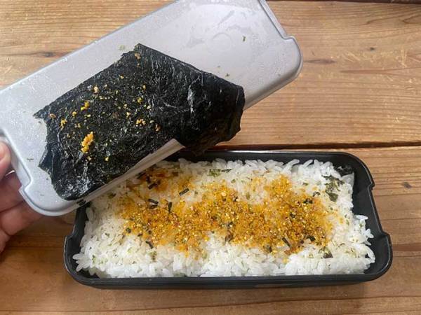 のり弁の海苔が「うまくちぎれない！」　簡単に解決する裏技に「思いつかなかった」「これは嬉しい」