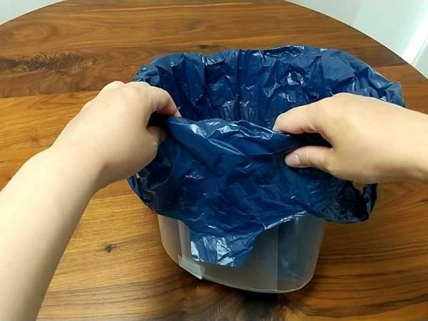 ゴミ箱からはみ出る袋を隠す方法！　簡単なのに「めっちゃすっきり」「思いつかなかった」