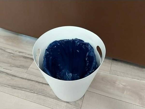 ゴミ箱からはみ出る袋を隠す方法！　簡単なのに「めっちゃすっきり」「思いつかなかった」