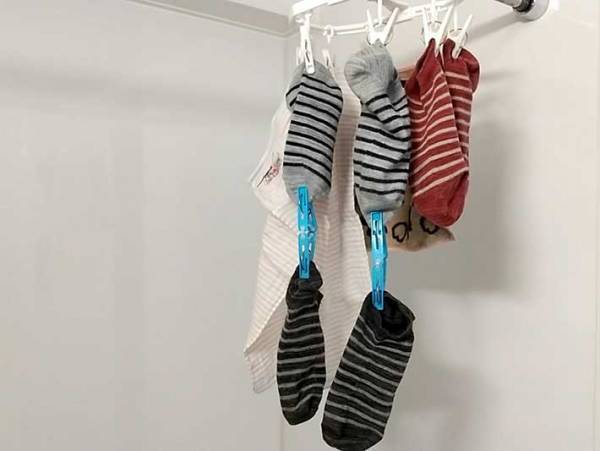 雨の日に部屋干しのスペースがない…　『アレ』を挟むだけで？　「助かった」「これはナイス」