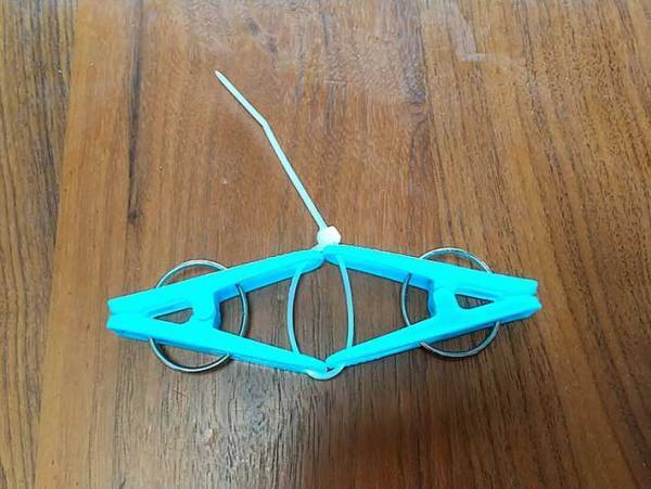 雨の日に部屋干しのスペースがない…　『アレ』を挟むだけで？　「助かった」「これはナイス」