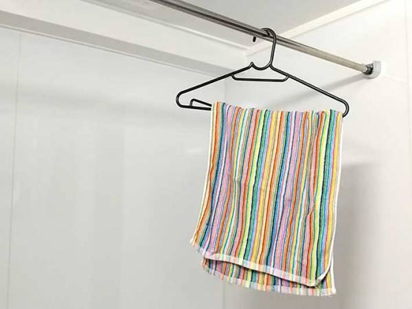 雨の日に部屋干しのスペースがない…　『アレ』を挟むだけで？　「助かった」「これはナイス」