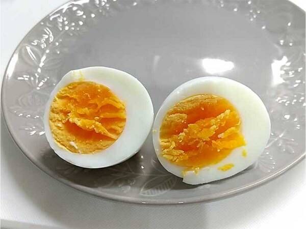 ゆで卵の黄身を崩さずに切る方法　簡単すぎて「もっと早く知りたかった！」
