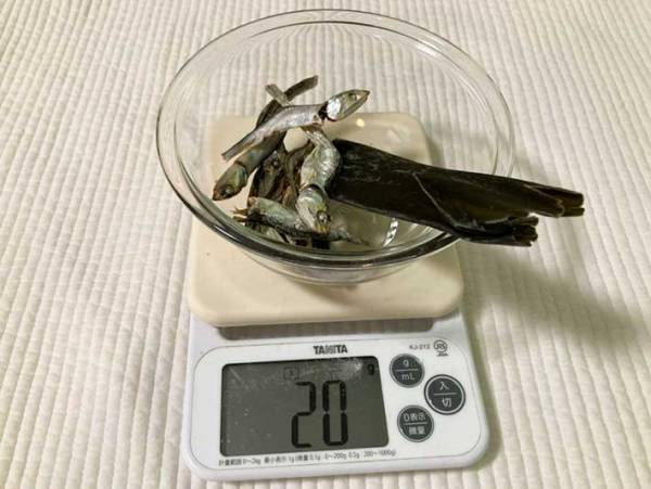 水に入れて一晩置くだけでできる『簡単な出汁の取り方』とは？