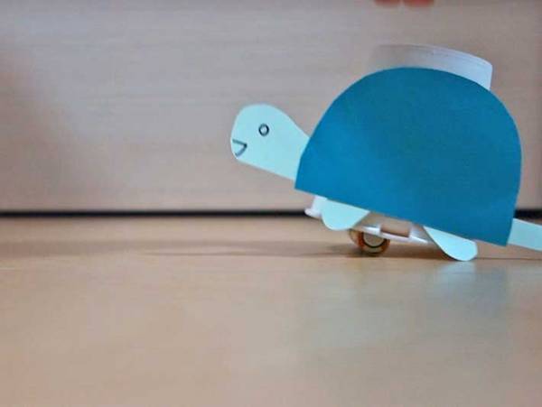 材料３つでカンタン工作！　トコトコ走るおもちゃが「かわいい」「面白い」