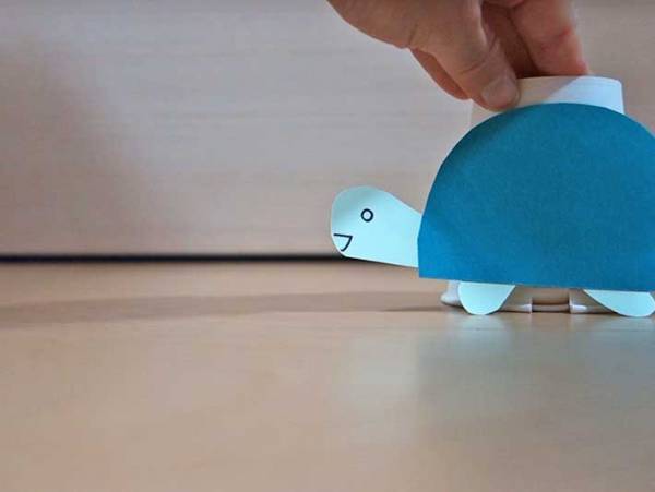 材料３つでカンタン工作！　トコトコ走るおもちゃが「かわいい」「面白い」