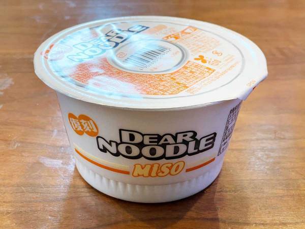 レトロなパッケージがかわいい！　復刻版『ペヤング ディアーヌードル』の味は？