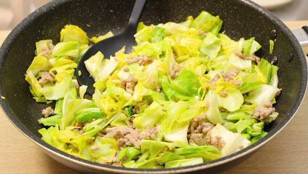 料理人が伝授する『賄いのそばめし』の作り方　「お腹が減ってきた」