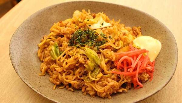 料理人が伝授する『賄いのそばめし』の作り方　「お腹が減ってきた」