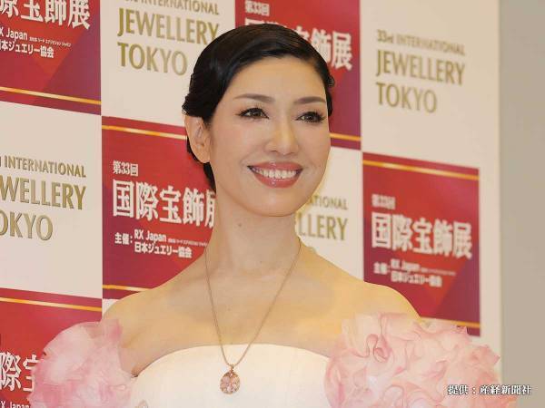 アンミカが女友達と人生初のディズニー　目立たない格好で行くつもりが？　「お忍び感ゼロ」「秒でバレる」