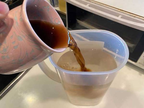 冷蔵庫を開けたら「麦茶がない！」　たった５分で作る方法に「火いらず！」「助かった」