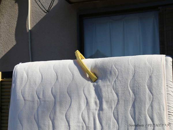 カインズが紹介する『布団の正しい干し方』　外干しする時間帯は？　「知らなかった」「今まで間違えてたかも」