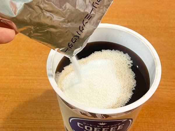 『大容量なのに１０４kcal』　噂のコーヒーゼリードリンクをファミマで買ってみた