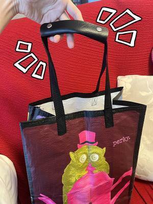 肩からずり落ちてくるエコバッグ　１００均に『お役立ちアイテム』があった！