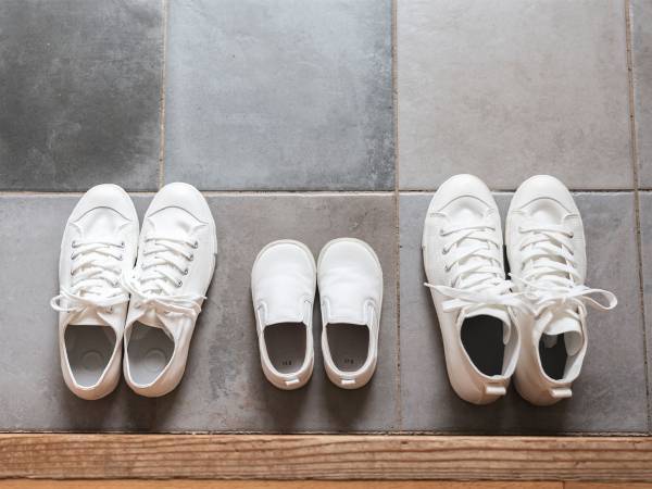 「やってた！」「何それ？」　新品の靴の裏に『×』を書く理由は…？