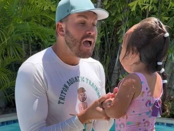 水が怖い女の子　水泳インストラクターがかけた『人魚の呪文』に「素晴らしい」「私も唱える」