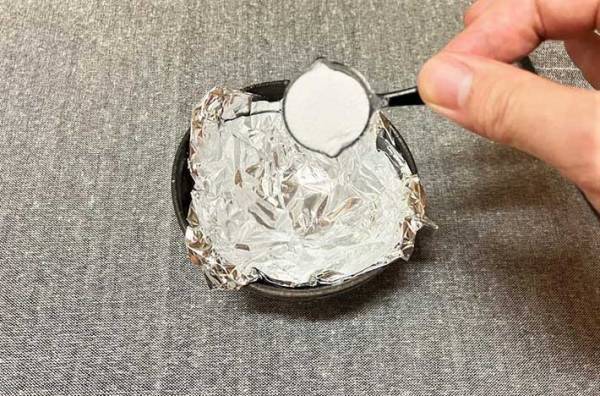 浸けて拭くだけ！　黒ずみを放置したアクセサリーの『簡単なクリーニング方法』