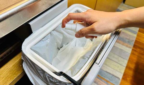 夏場にぶんぶん飛び回るコバエ　さわやかに撃退する方法に「効果てきめん」「全滅したかも」