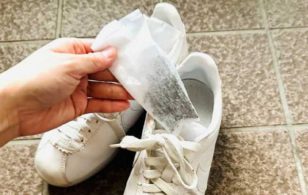 紅茶をいれた後のティーパック　捨てる前の再利用法に「そんな効果が！」「いい香り」