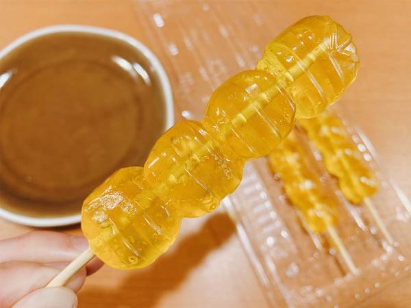 常温で売られていたわらびもち　冷蔵庫で冷やしてから食べてみると…？
