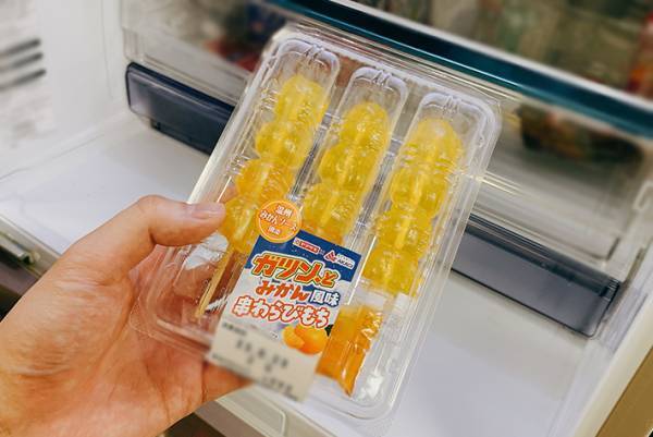 常温で売られていたわらびもち　冷蔵庫で冷やしてから食べてみると…？