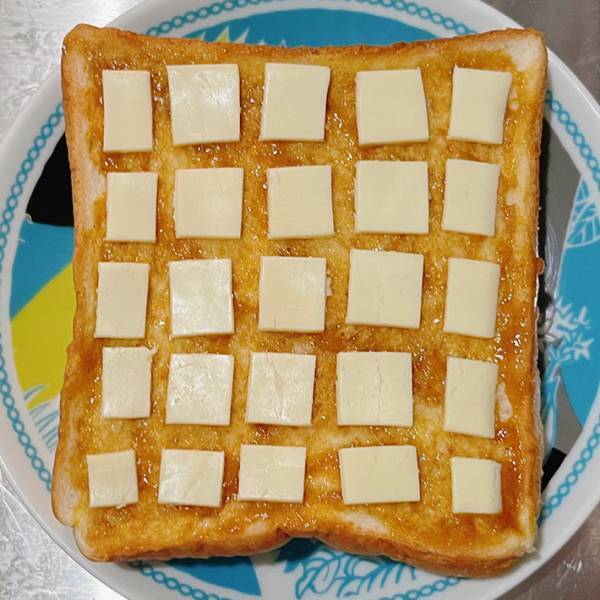 京都風のトーストを作った母親　まさかの姿に「ツボりました」「センスがあふれてる」