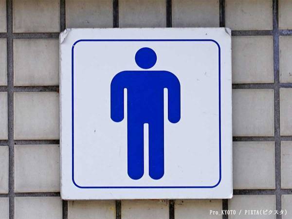 トイレの順番待ち中に、後ろの男性が発した『ひと言』　思わず譲ったその内容とは？