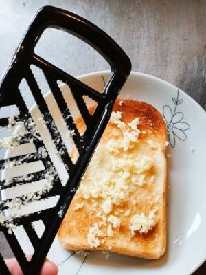 ムラができやすいバタートースト　均一に染み込ませる方法に「頭いい」「これはやる！」