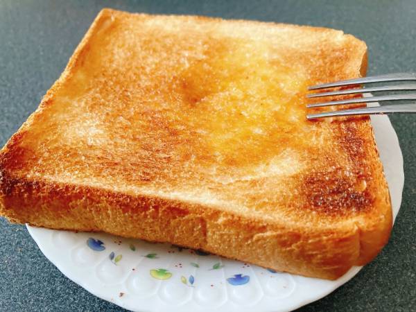 ムラができやすいバタートースト　均一に染み込ませる方法に「頭いい」「これはやる！」
