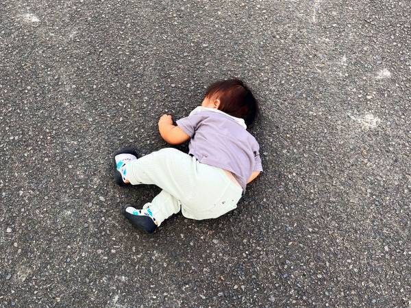 公園から帰りたがらない息子の様子が？　「かわいい」「伝わってるよ！」